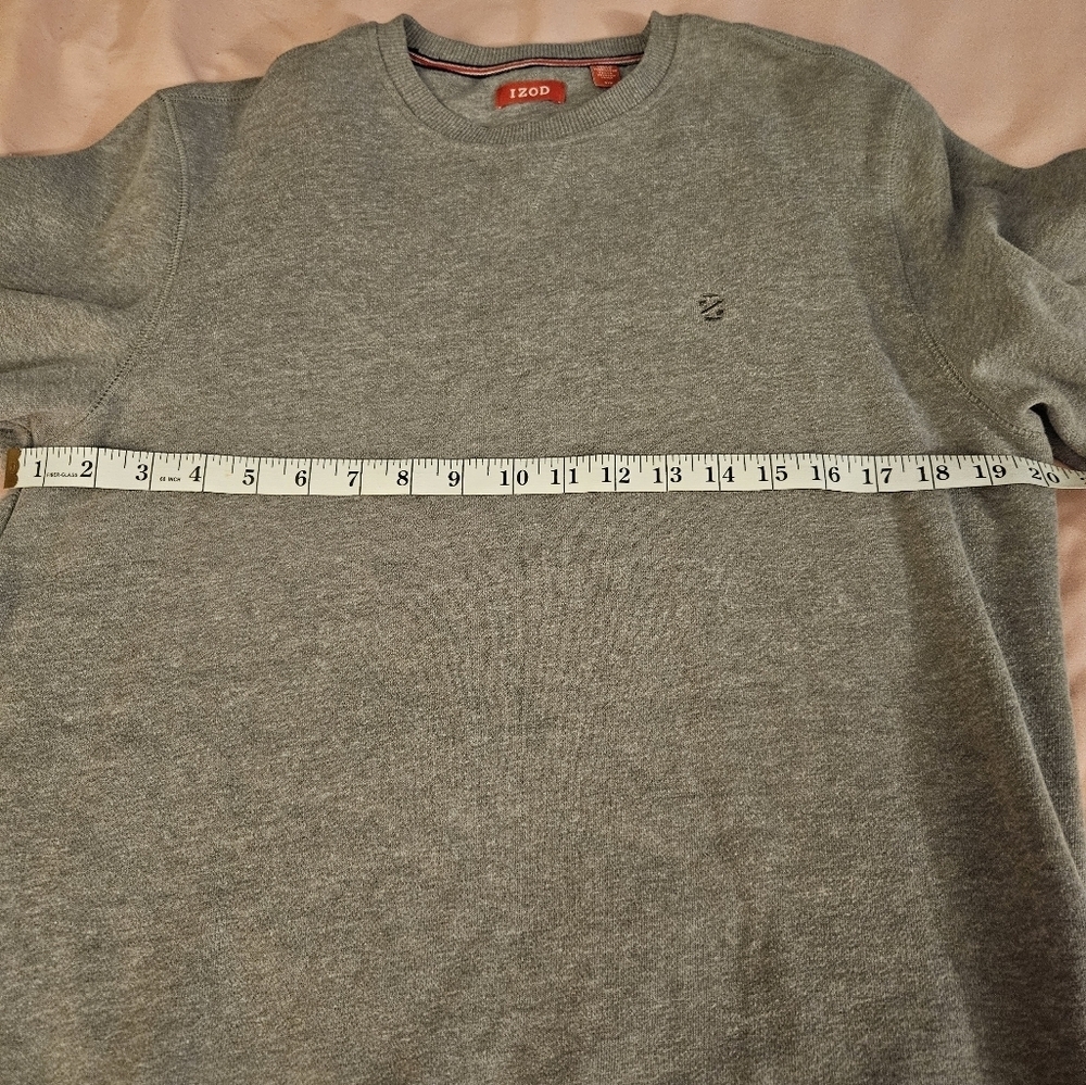 IZOD Cozy Gray‎ Crewneck Sweater with Classic Design - Picture 3 of 7